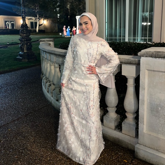 Beautiful elegant dress, Batul the Collection, only worn once! - Picture 2 of 4